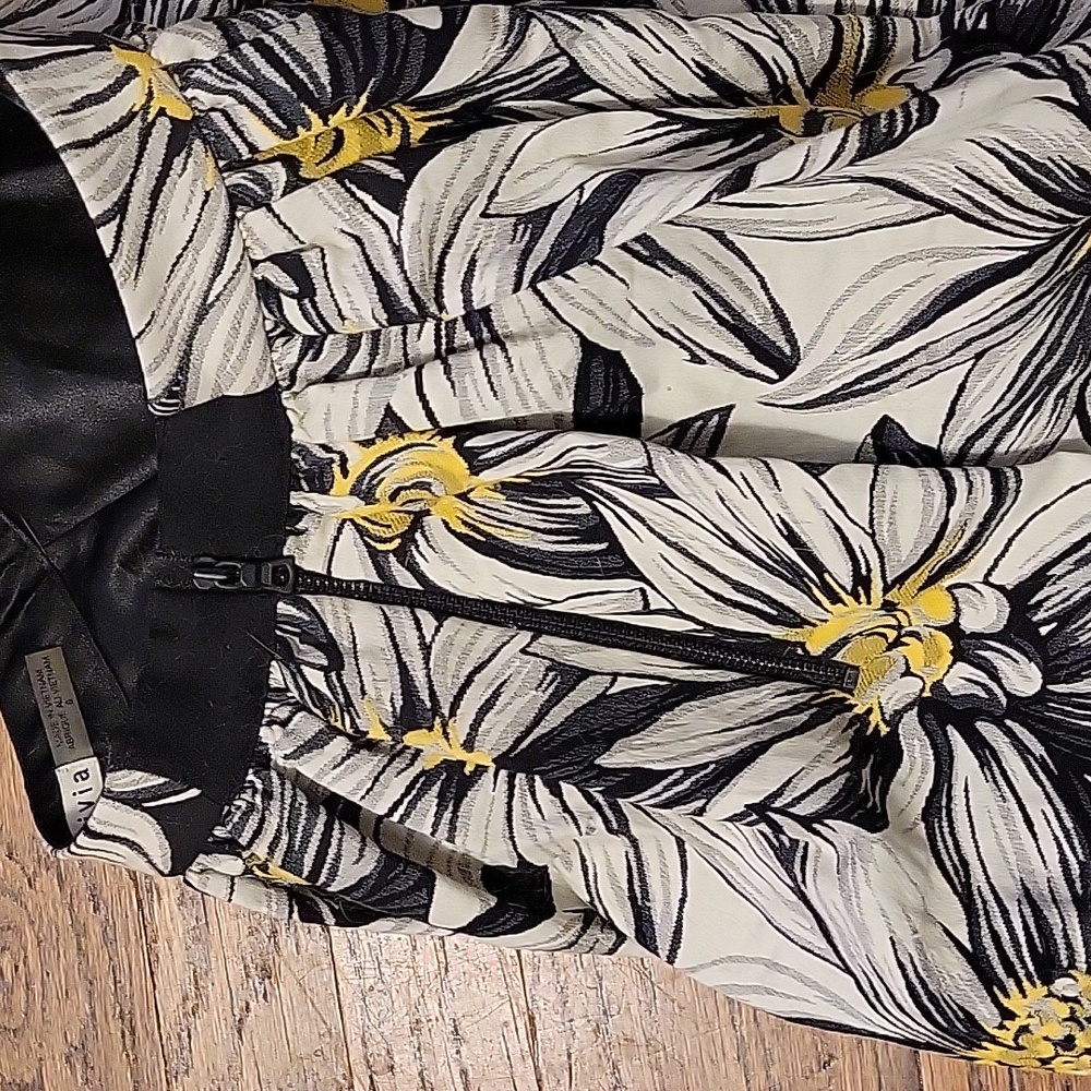 Alice + Olivia flirty skirt - Picture 11 of 11